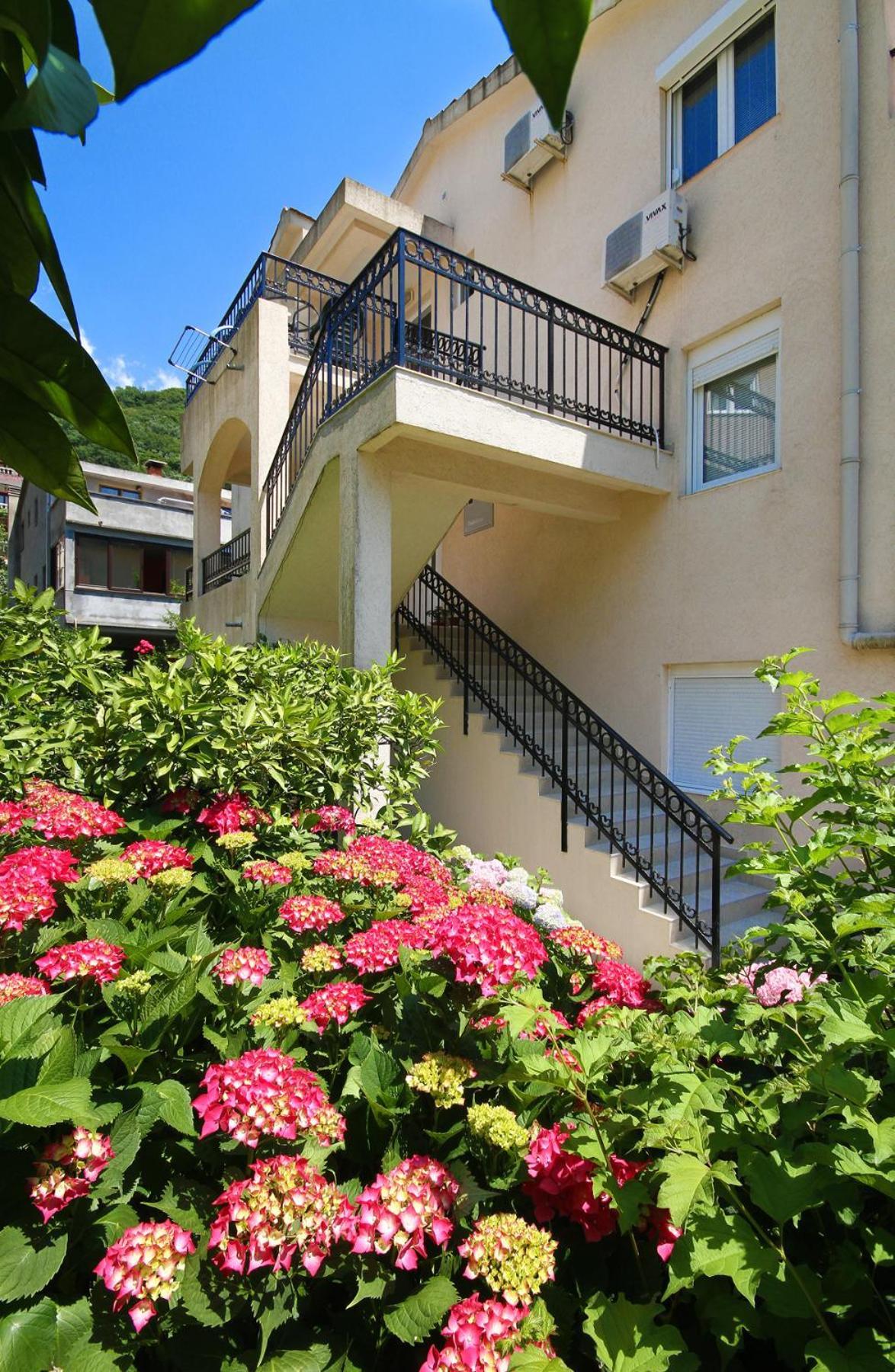 Apartments Raicevic Будва Экстерьер фото